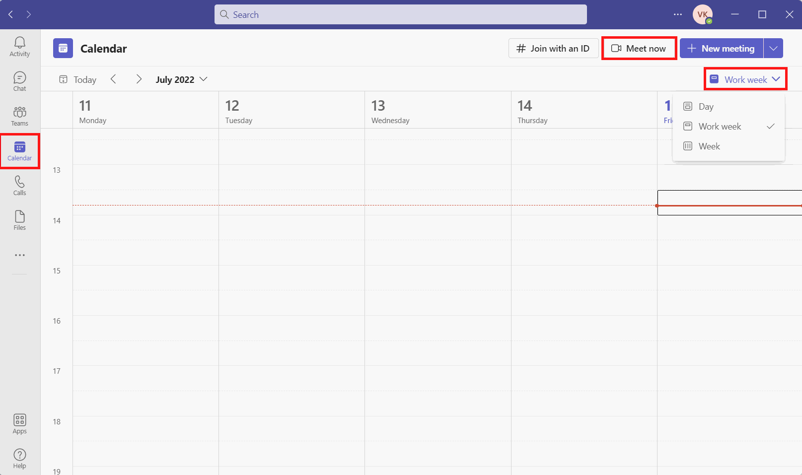 Kuvassa Teamsin työpöytäversio, jossa on napsautettu vasemmassa reunassa olevaa Kalenteri-painiketta. A calendar has opened with a work week view